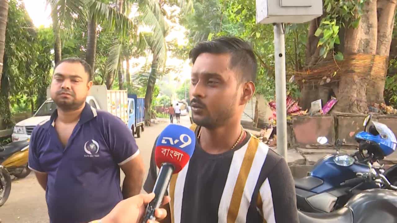 Bagbazar: পুজোয় বাগবাজারে দিয়েছিলেন খাবারের দোকান, রাতে দোকানদারকে কড়াইয়ের গরম তেল ছুড়ল অভিযুক্তরা Bagbazar: পুজোয় বাগবাজারে দিয়েছিলেন খাবারের দোকান, রাতে দোকানদারকে কড়াইয়ের গরম তেল ছুড়ল অভিযুক্তরা
