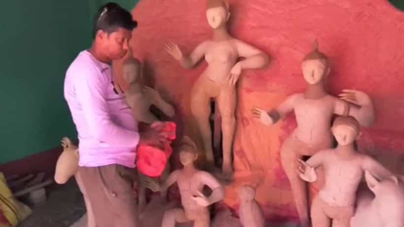 Laxmi Puja 2026: চার দিন ধরে চলে লক্ষ্মীপুজো, একচালায় লক্ষ্মীর সঙ্গে পূজিত হন রাম-সীতা! বালুরঘাটের গ্রামের এই বিশেষ রীতি জানেন?