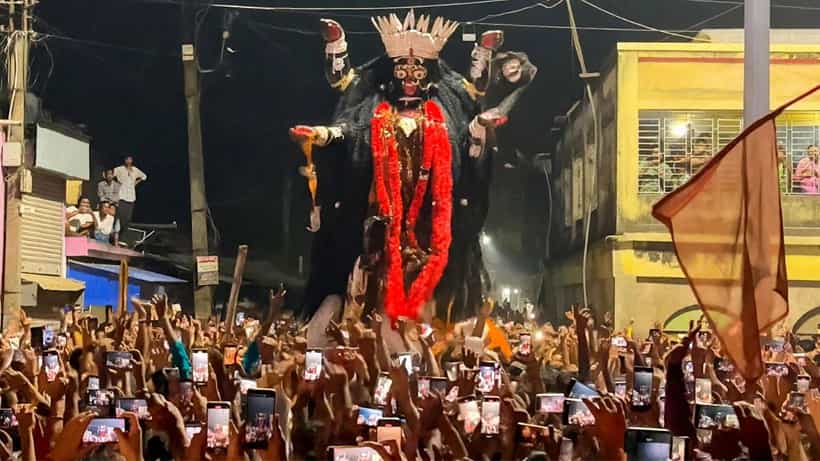 Bama Kali Dance: মায়ের নাচ দেখতে ভিড় করেন কাতারে-কাতারে মানুষ, এবার আর রাস্তায় নয়,বামা কালীর নাচ হবে এখানে...