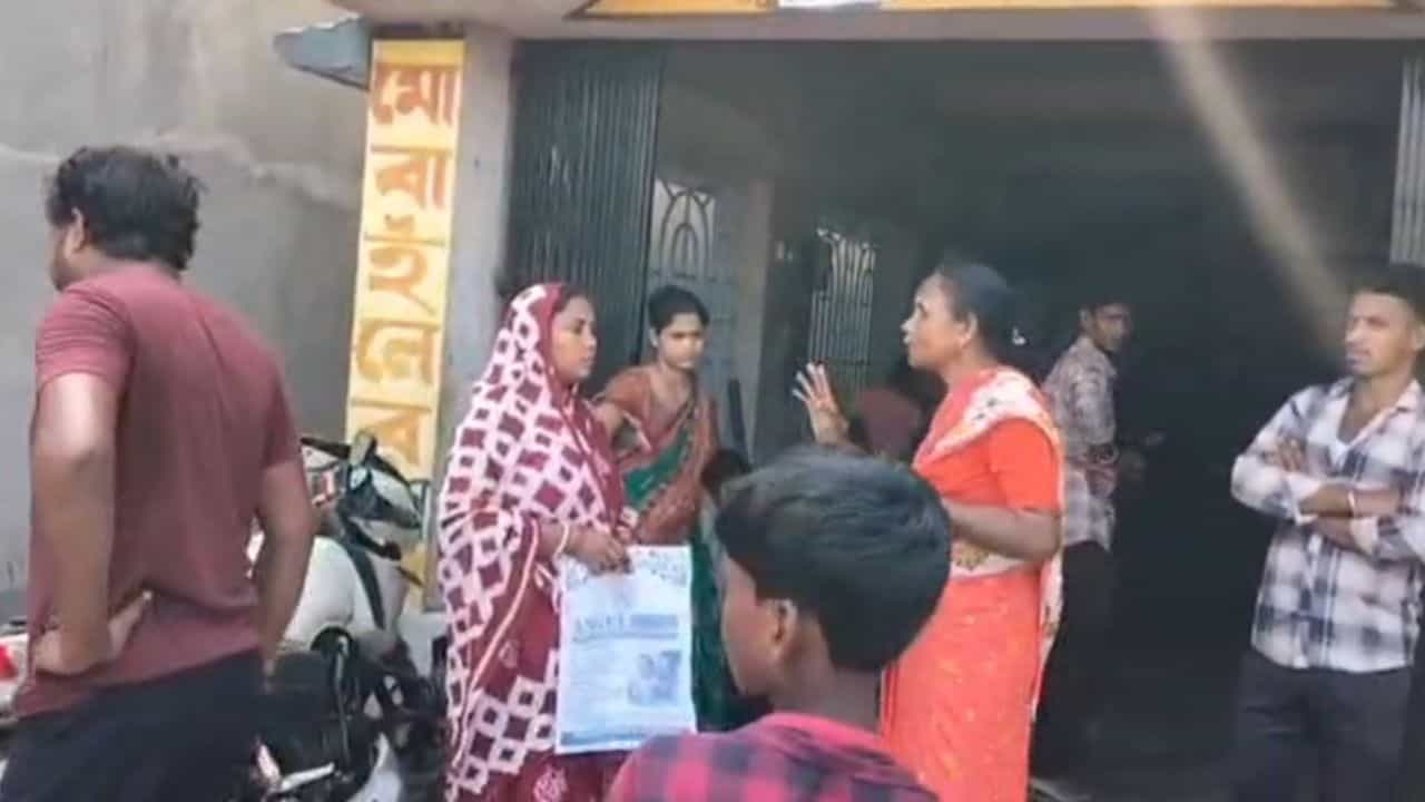 Bardhaman, Death: শিশুর মৃত্যু, বর্ধমানের বেসরকারি নার্সিংহোমে হইচই Bardhaman, Death: শিশুর মৃত্যু, বর্ধমানের বেসরকারি নার্সিংহোমে হইচই