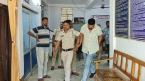 আগ্নেয়াস্ত্র ও কার্তুজ এবং চোরাই বাইক সহ পুলিশের জালে ২ দুষ্কৃতী
