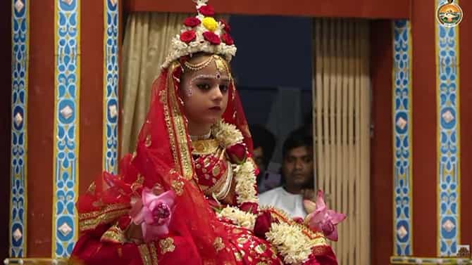 Live: বেলুড় মঠে ভক্তদের ঢল, চলছে কুমারী পুজো