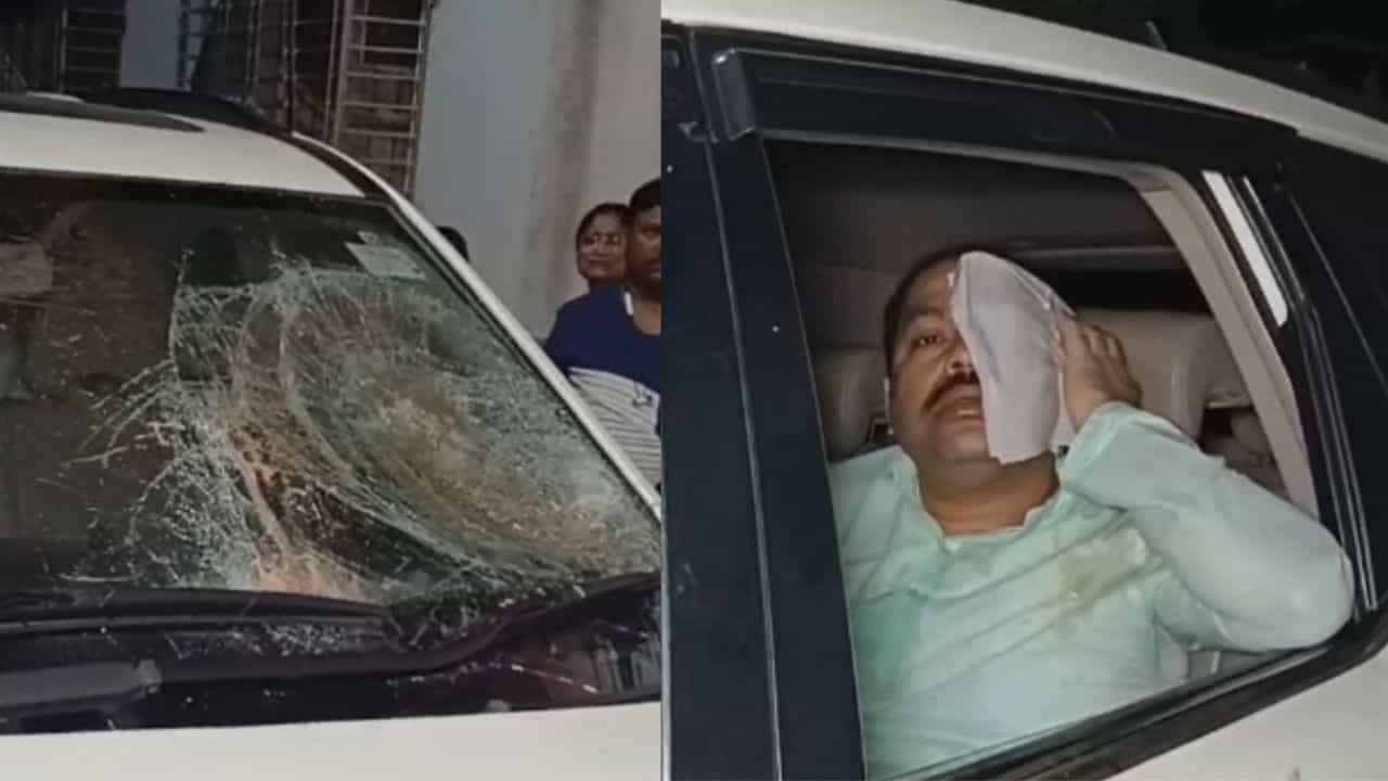 TMC MLA Attack: বারবার গাড়ি দাঁড় করিয়ে হামলা! মমতাপন্থী বিধায়ককে চড়-ঘুসি, খেতে হল ডিমও TMC MLA Attack: বারবার গাড়ি দাঁড় করিয়ে হামলা! মমতাপন্থী বিধায়ককে চড়-ঘুসি, খেতে হল ডিমও