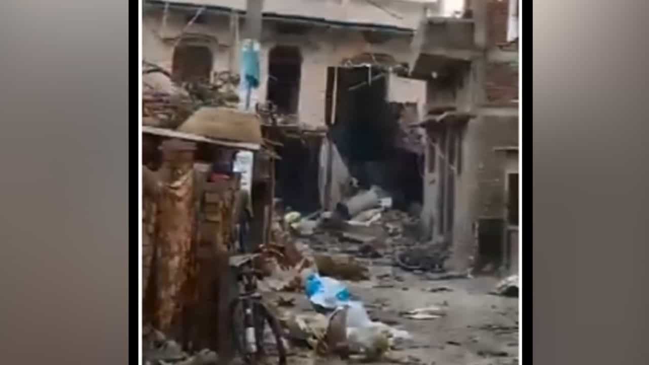Bihar Blast: দুই ঘণ্টা ধরে টানা বিস্ফোরণ, ছিন্নভিন্ন হয়ে উড়ে গিয়েছে দেহ! বহু মানুষের মৃত্যুর আশঙ্কা Bihar Blast: দুই ঘণ্টা ধরে টানা বিস্ফোরণ, ছিন্নভিন্ন হয়ে উড়ে গিয়েছে দেহ! বহু মানুষের মৃত্যুর আশঙ্কা