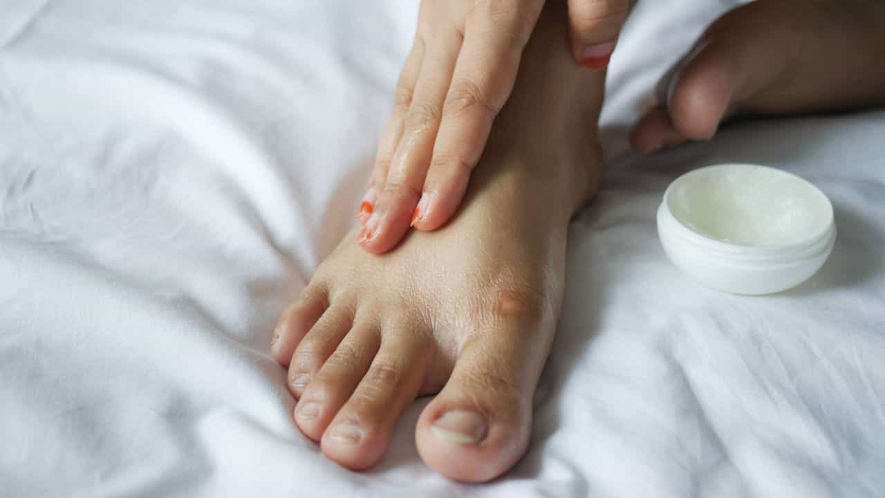 Blister in Foot: পুজোয় নতুন জুতো পরতেই পায়ে ফোস্কা পড়েছে? কীভাবে নিমেষেই সুরক্ষা পাবেন...