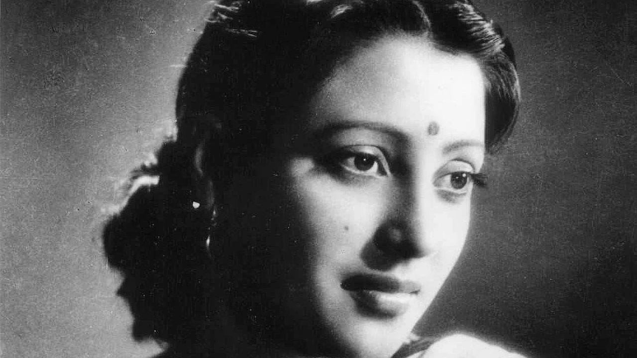 শোনা যায়, সুচিত্রা সেন শুটিং ফ্লোরে পা রাখলেই তটস্থ হয়ে পড়ত গোটা শুটিং ফ্লোর। এমনকী, তাঁর মেকআপ রুমে ঢোকার অনুমতি ছিল না সবার।