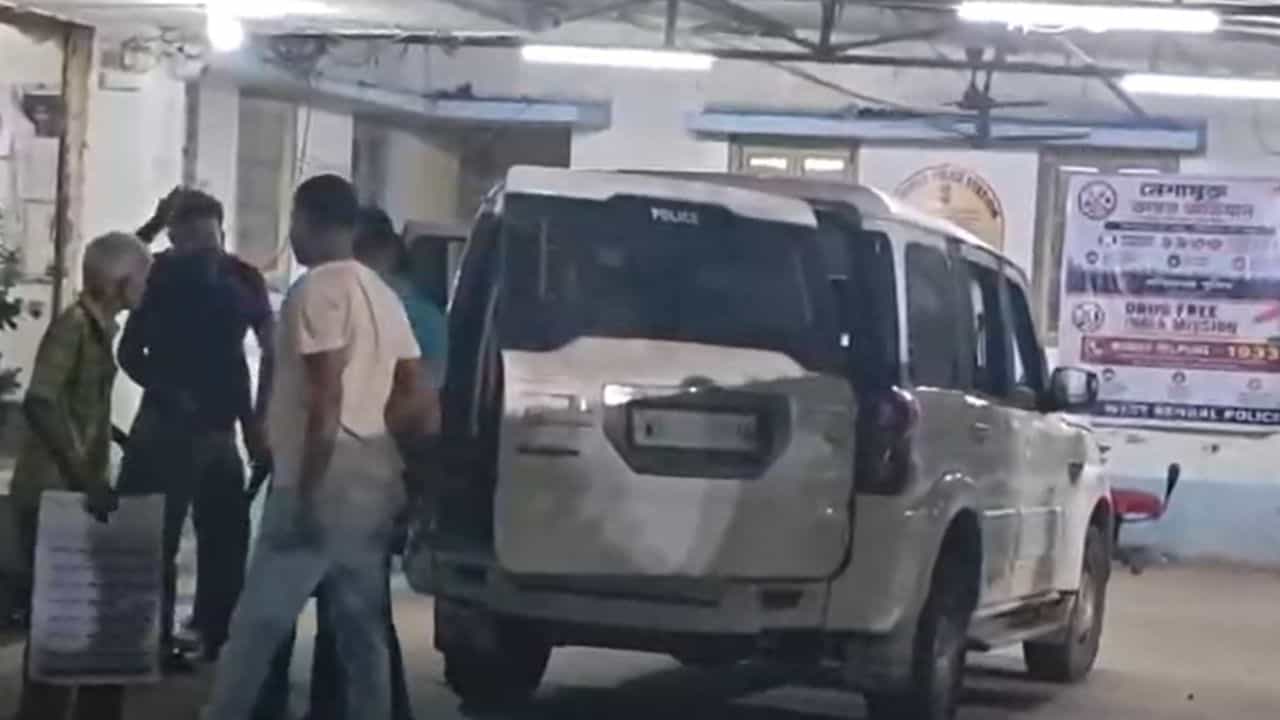 Canning Crime: সামাজিক অবক্ষয়! কার্টুন দেখানোর অছিলায় দুই নাবালিকাকে 'ধর্ষণ', ১৮ পেরোয়নি অভিযুক্তরাও! Canning Crime: সামাজিক অবক্ষয়! কার্টুন দেখানোর অছিলায় দুই নাবালিকাকে 'ধর্ষণ', ১৮ পেরোয়নি অভিযুক্তরাও!