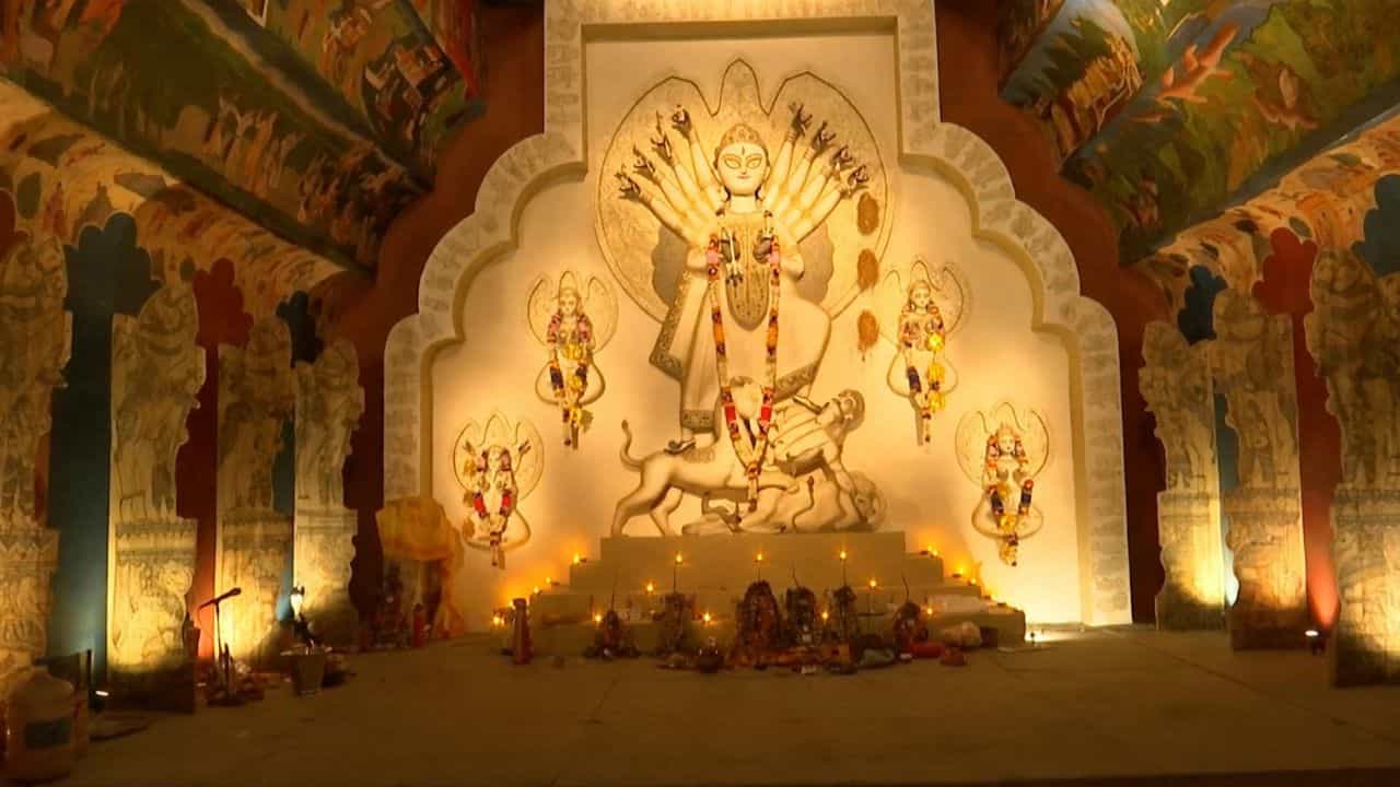 Durga Puja pandal close: চোরবাগানের পর আপাতত বন্ধ হয়ে গেল শহরের একের পর এক বড় পুজোর দরজা Durga Puja pandal close: চোরবাগানের পর আপাতত বন্ধ হয়ে গেল শহরের একের পর এক বড় পুজোর দরজা