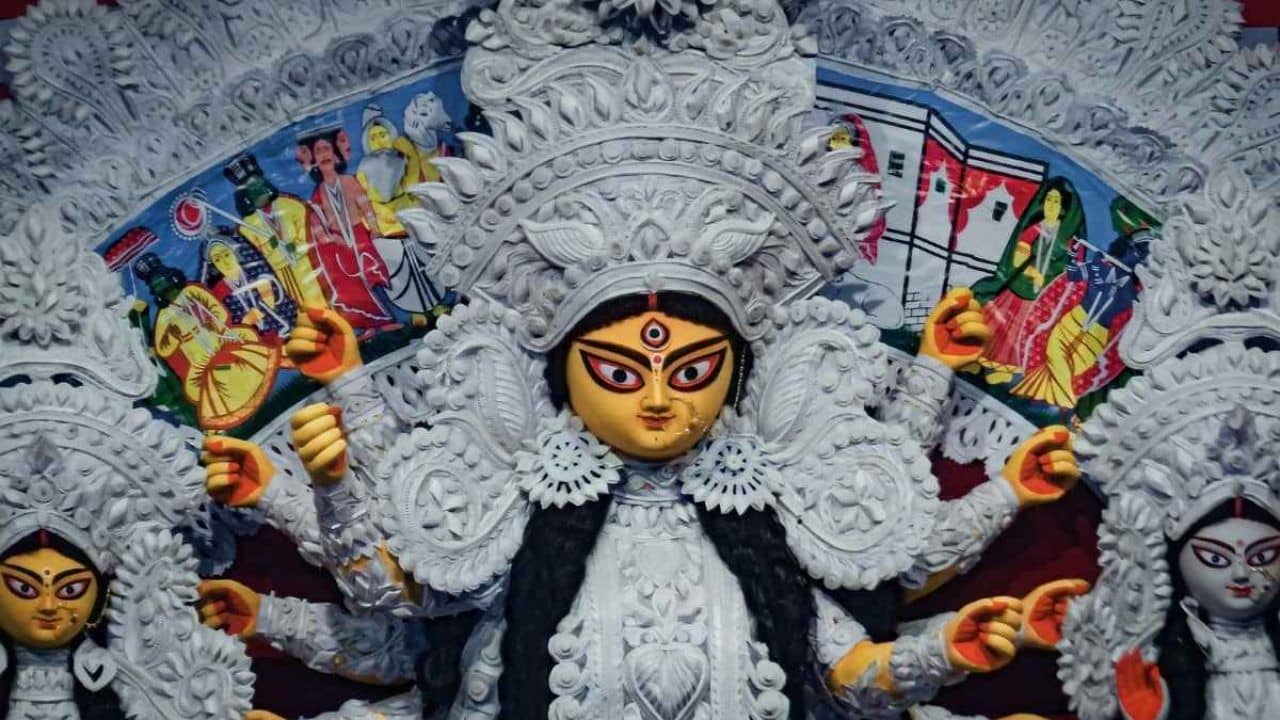 Durga Puja 2026: জানেন ‘ডাকের সাজ’কে কেন ডাকের সাজ বলা হয়?