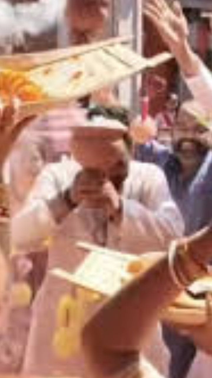 ধুনুচি নাচে মাতলেন মন্ত্রী শঙ্কর ঘোষ