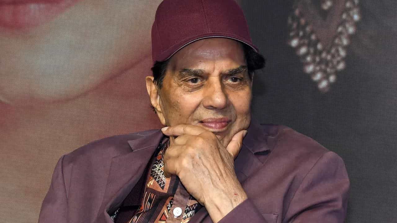 Dharmendra: গ্যাংস্টারের হুমকি পেয়েছিলেন ধর্মেন্দ্রও! তারপর যা করেছিলেন তা জানলে অবাক হয়ে যাবেন Dharmendra: গ্যাংস্টারের হুমকি পেয়েছিলেন ধর্মেন্দ্রও! তারপর যা করেছিলেন তা জানলে অবাক হয়ে যাবেন