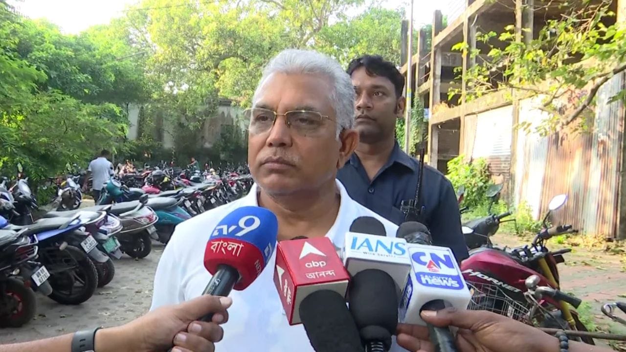 Dilip Ghosh: ‘মানুষের ভরসা ফিরিয়ে আনতে গেলে পুলিশকে কিছু অপ্রিয় কাজ করতে হবে’, গাইঘাটার ঘটনায় মন্তব্য দিলীপের