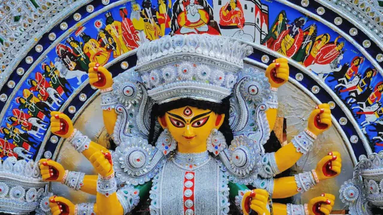 Durga puja 2027: কবে থেকে শুরু হবে পরের বছরের দুর্গাপুজো? জেনে নিন তারিখ ও তিথি Durga puja 2027: কবে থেকে শুরু হবে পরের বছরের দুর্গাপুজো? জেনে নিন তারিখ ও তিথি