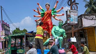 Durga Puja Weather Update: অক্টোবরেও আকাশ মেঘলা, দুর্গাপুজোর চারদিনও কি ভাসবে বাংলা? কী বলছে হাওয়া অফিস