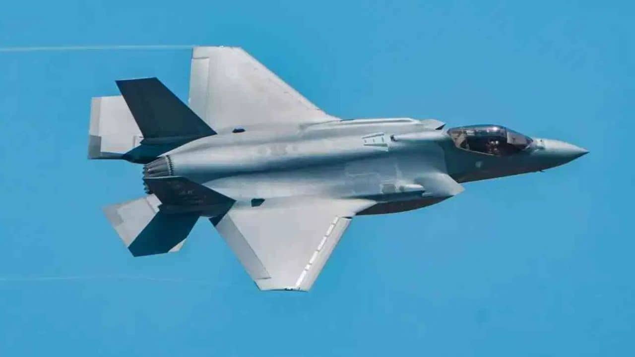 Stealth fighter jet: অস্ট্রেলিয়া থেকে আমেরিকা যাওয়ার পথেই উধাও এফ-৩৫র যন্ত্রাংশ, বড় কোনও ছক চিনের?