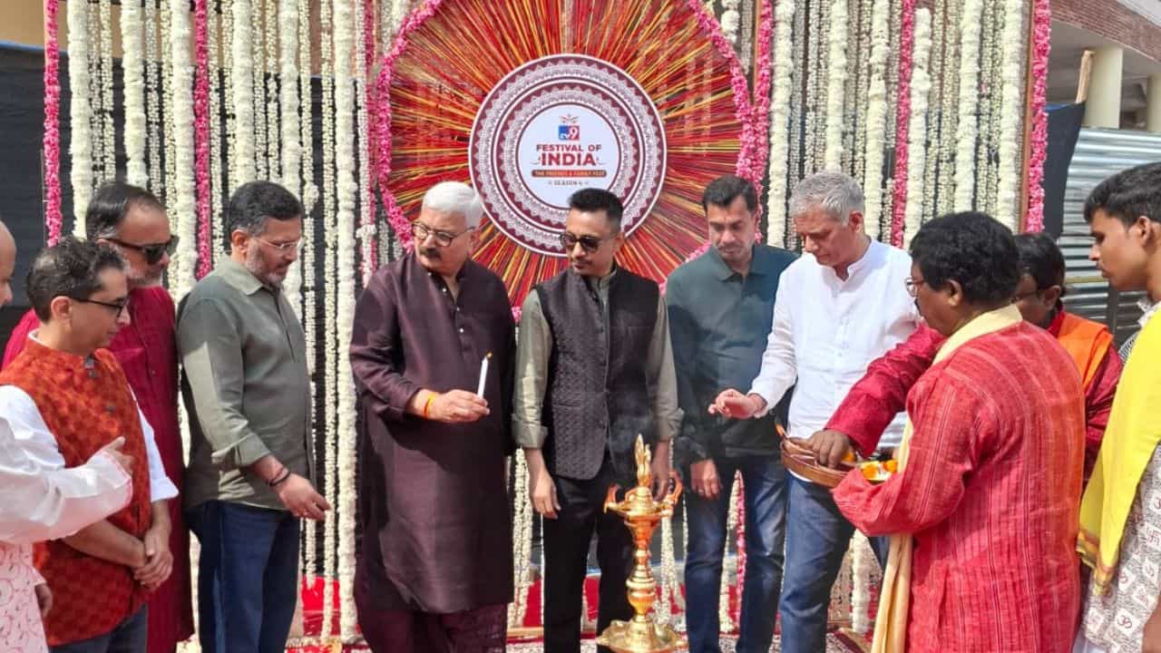 Festival of India Live: দেবীর আরাধনা, সঙ্গে গানবাজনা-হুল্লোড়ের আসর, TV9 ফেস্টিভাল অব ইন্ডিয়ায় কী কী চমক থাকছে? Festival of India Live: দেবীর আরাধনা, সঙ্গে গানবাজনা-হুল্লোড়ের আসর, TV9 ফেস্টিভাল অব ইন্ডিয়ায় কী কী চমক থাকছে?