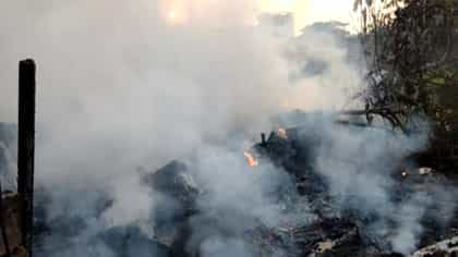 LIVE: বাগুইআটির বস্তিতে ভয়াবহ আগুন, পুড়ে ছাই ২০-২৫টি ঘর