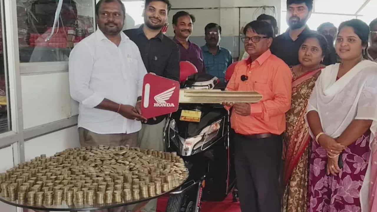Man Purchase Car: ১০ টাকার কয়েন দিয়ে গাড়ি কিনে তাক লাগালেন এই ব্যক্তি! কীভাবে করলেন অসম্ভবকে সম্ভব? Man Purchase Car: ১০ টাকার কয়েন দিয়ে গাড়ি কিনে তাক লাগালেন এই ব্যক্তি! কীভাবে করলেন অসম্ভবকে সম্ভব?