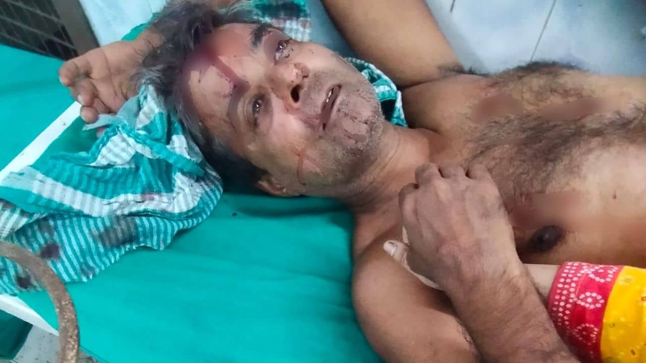 Howrah: প্রমোটারের দাদাগিরি! ১৬ লক্ষ টাকা না পেয়ে জমির মালিককে রড দিয়ে বেধড়ক মারধর