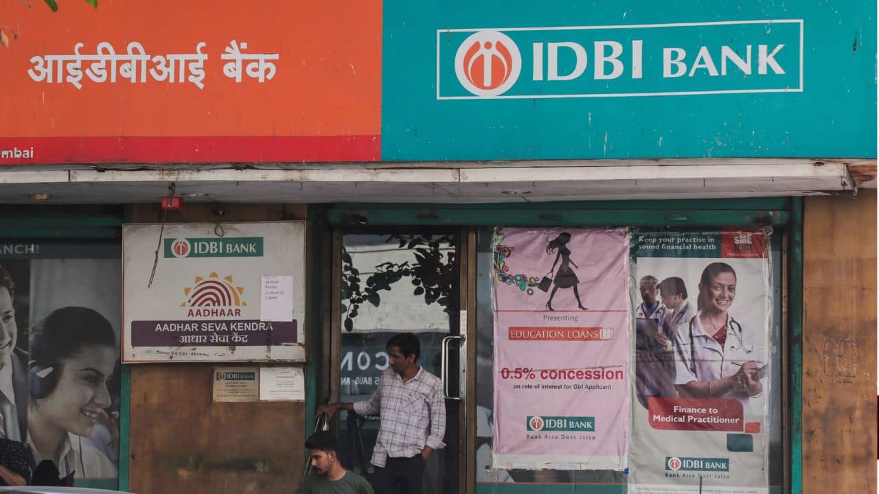 বিদেশি সংস্থার হাতে বিক্রি হয়ে যাচ্ছে IDBI Bank, গ্রাহকদের কী হবে?