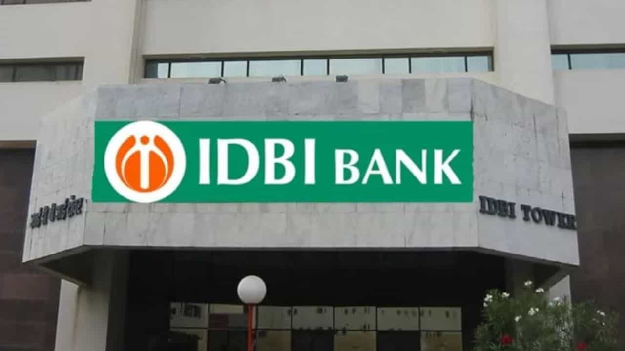 IDBI Bank: বিক্রি হয়ে যাচ্ছে IDBI Bank, কর্মীদের চাকরিও কি চলে যাবে? গ্রাহকদের জমা টাকারই বা কী হবে? IDBI Bank: বিক্রি হয়ে যাচ্ছে IDBI Bank, কর্মীদের চাকরিও কি চলে যাবে? গ্রাহকদের জমা টাকারই বা কী হবে?