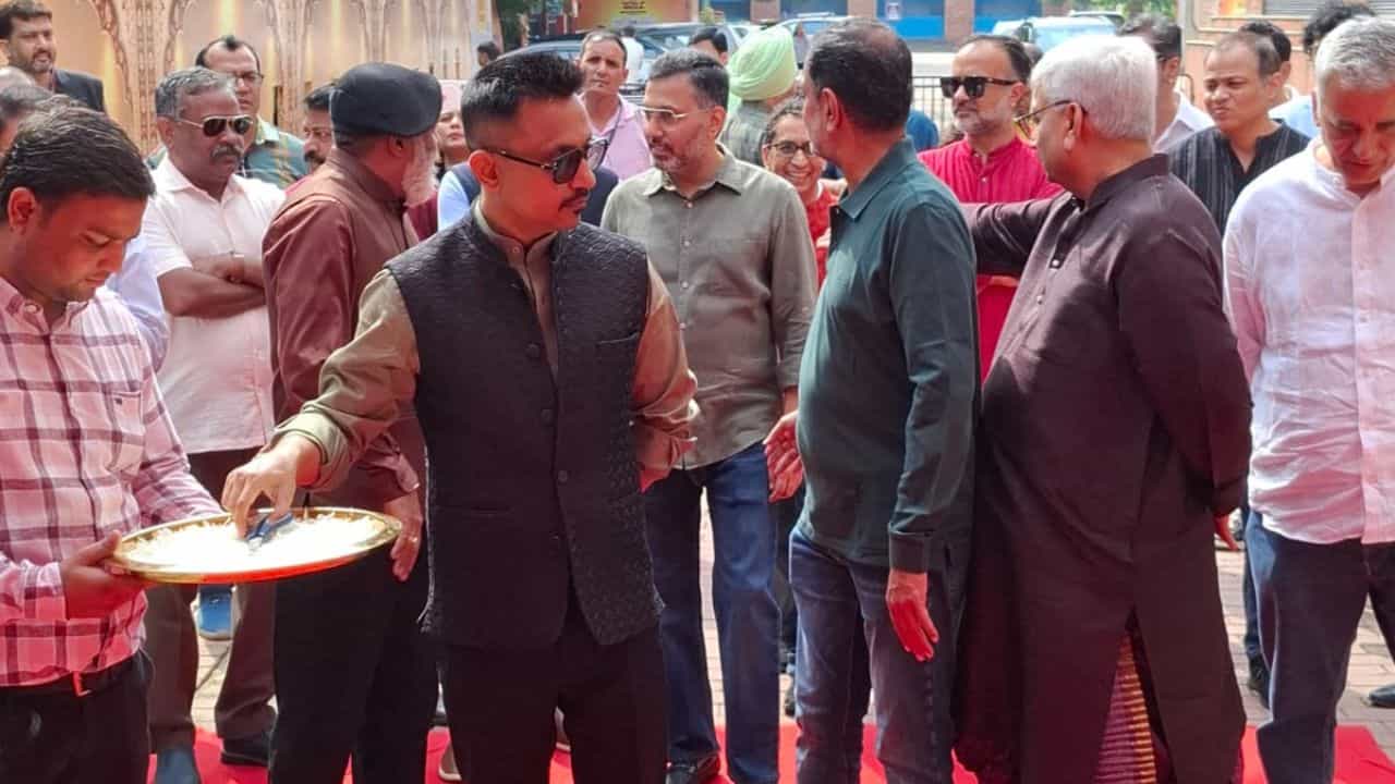 TV9 Festival of India 2006: শুরু হয়ে গেল 'TV9 Festival of India', আসছেন হর্ষদীপ থেকে নামী শিল্পীরা TV9 Festival of India 2006: শুরু হয়ে গেল 'TV9 Festival of India', আসছেন হর্ষদীপ থেকে নামী শিল্পীরা