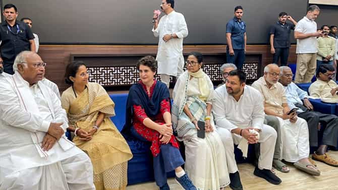 পুজো মিটতেই আজ বৈঠকে INDIA জোট, মমতা-সনিয়া কী স্ট্রাটেজি তৈরি করবেন?
