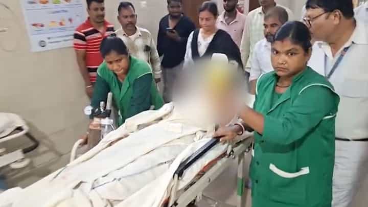 Minor shot in Kharagpur: স্কুলে টিফিন খেতে বেরিয়ে গুলিবিদ্ধ নবম শ্রেণির ছাত্র Minor shot in Kharagpur: স্কুলে টিফিন খেতে বেরিয়ে গুলিবিদ্ধ নবম শ্রেণির ছাত্র