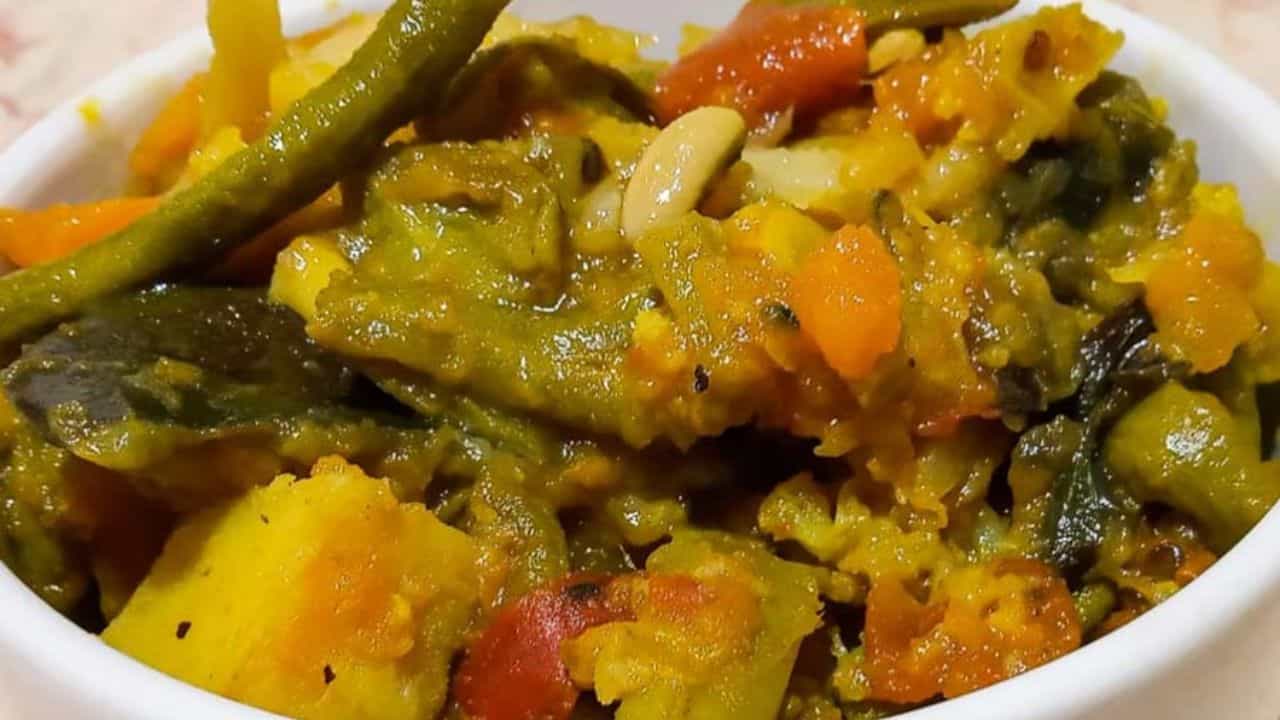 Labra Recipe: লাবড়াতে এটা এক চিমটে দিলেই স্বাদ বাড়বে ৩ গুণ, মা-ঠাকুমার এই রেসিপি ট্রাই করবেন? Labra Recipe: লাবড়াতে এটা এক চিমটে দিলেই স্বাদ বাড়বে ৩ গুণ, মা-ঠাকুমার এই রেসিপি ট্রাই করবেন?