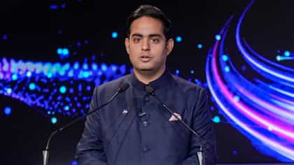 ট্যারিফ বৃদ্ধি নয়, পরিষেবার ওপর ভর করেই আয় বাড়াবে জিও: আকাশ অম্বানী