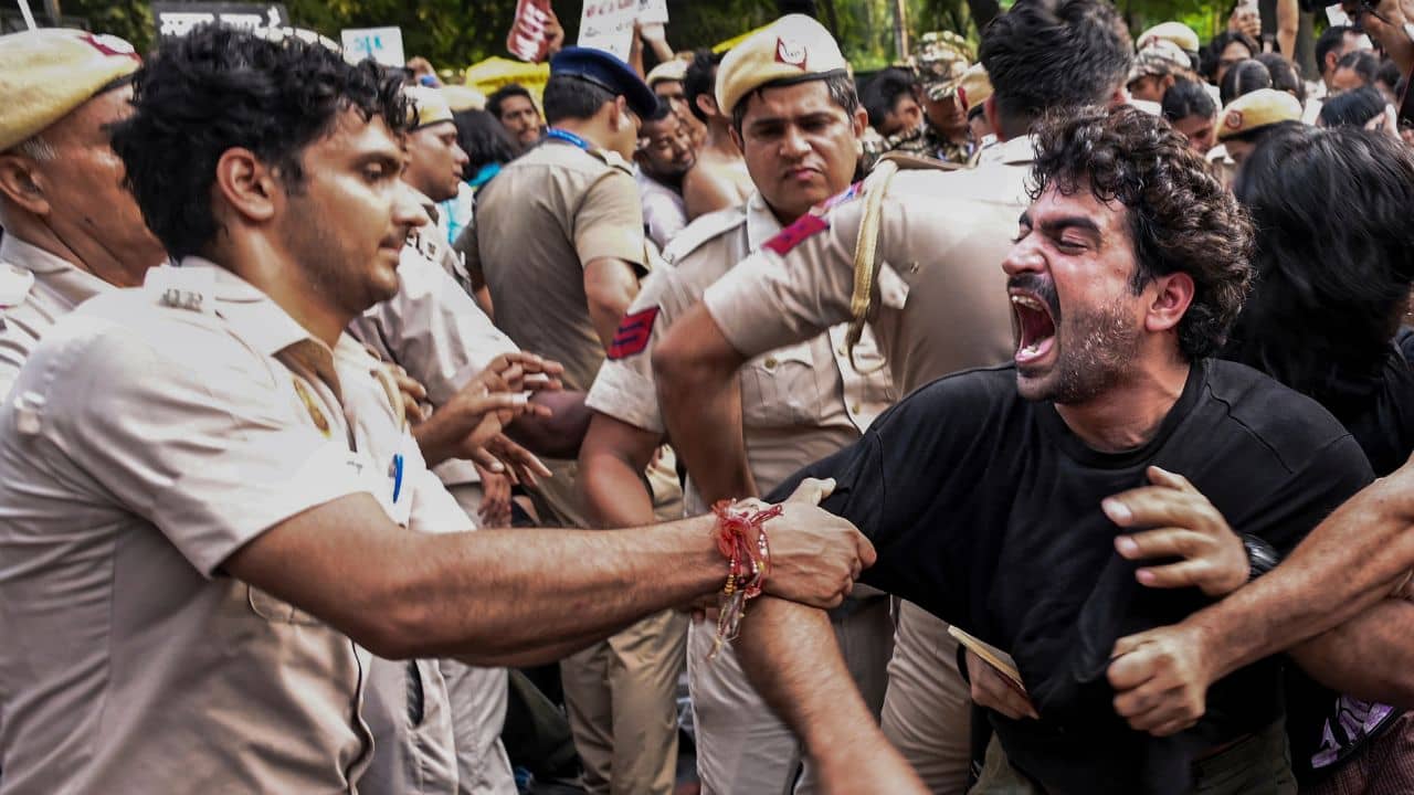 CJP Protest Delhi: ব্যাগ গুছিয়ে দিল্লি যেতে বলেছে CJP, হস্টেলের ওয়ার্ডেন, পিজি মালিকদের কাছেও পৌঁছে যাচ্ছে পুলিশ