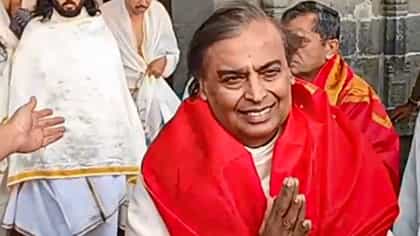 স্ট্যানফোর্ডের কোর্স মাঝপথে ছেড়ে বাবার স্বপ্ন সত্যি করেছিলেন অম্বানী