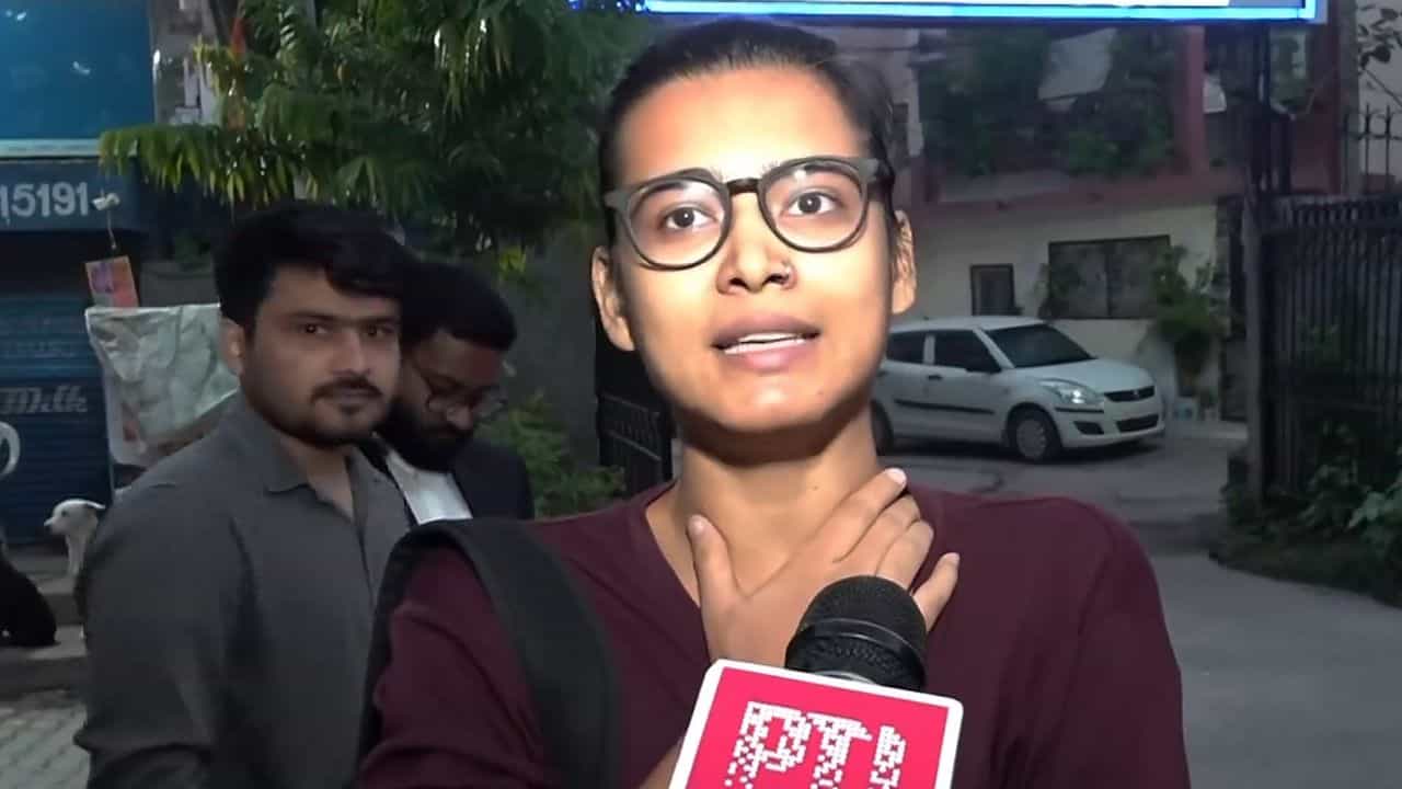 Neha Bora at High Court: '৫টায় দেখা হবে', এটুকুই লিখেছিলেন, হাইকোর্টে সওয়াল নেহার Neha Bora at High Court: '৫টায় দেখা হবে', এটুকুই লিখেছিলেন, হাইকোর্টে সওয়াল নেহার