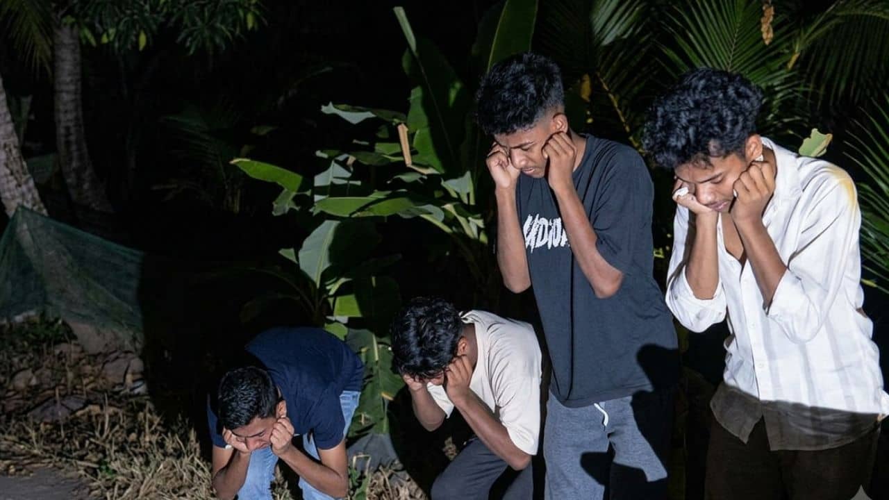 Bike Ride at night: ঘড়িতে রাত ১টা ২২, মেয়ে নিয়ে ঘুরছিস? বলেই একে একে বাইক থেকে নামাল পুলিশ
