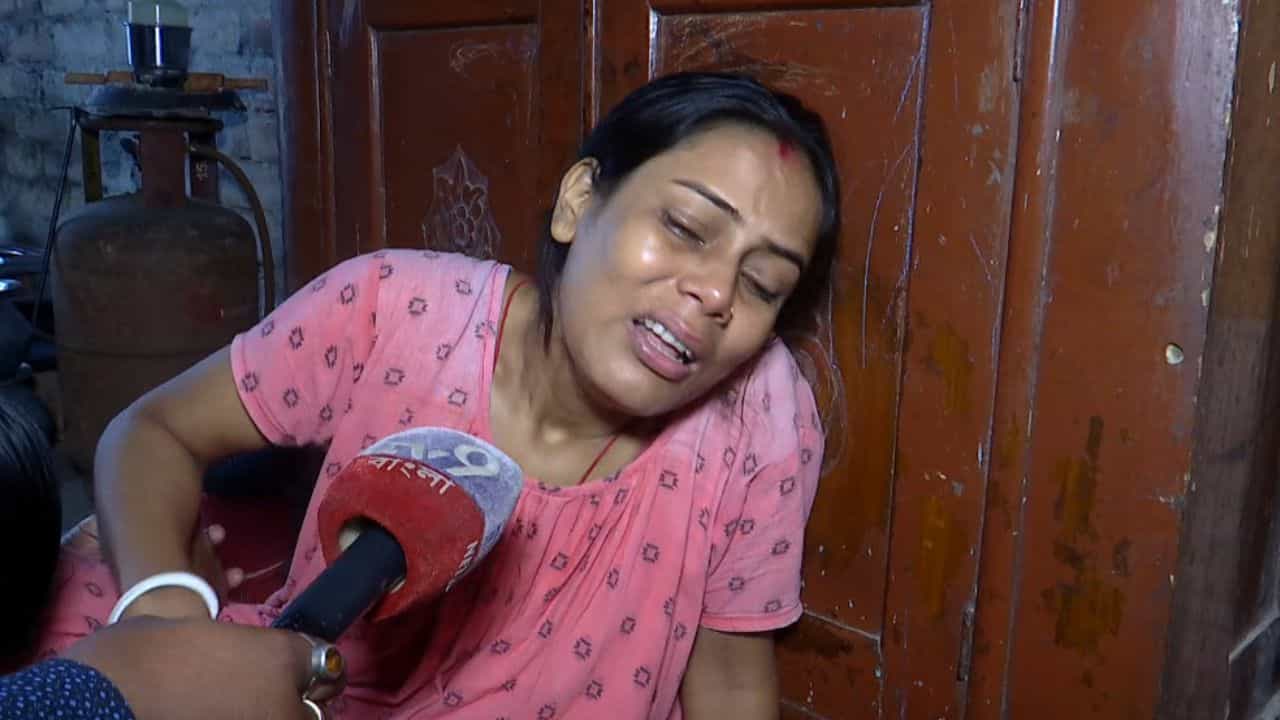 Chorbagan Incident: 'একটু আঙুল কেটে গেলেও আমার মেয়ে বারবার দেখাত... কেন একবার বললাম না', আফসোসটা রয়েই গেল প্রিয়ার মায়ের Chorbagan Incident: 'একটু আঙুল কেটে গেলেও আমার মেয়ে বারবার দেখাত... কেন একবার বললাম না', আফসোসটা রয়েই গেল প্রিয়ার মায়ের