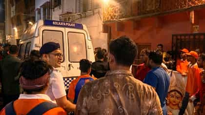 চোরবাগানে পদপিষ্ট হয়ে মৃত্যু ৭ বছরের ছেলে ও বাবার, বেঁচে ফিরলেন মা
