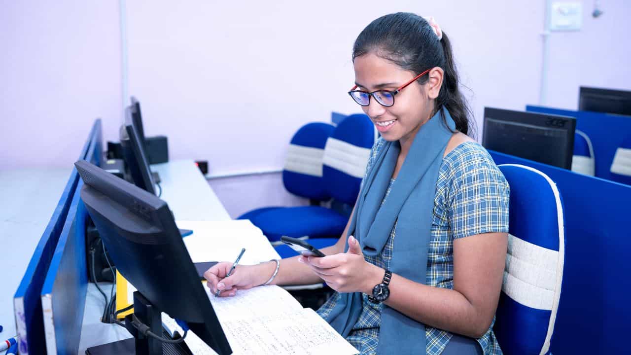 কোন দক্ষতা প্রয়োজন ভারতের, আগামিদিনে তরুণরা বেছে নেবে কোন কৌশল? কোন দক্ষতা প্রয়োজন ভারতের, আগামিদিনে তরুণরা বেছে নেবে কোন কৌশল?