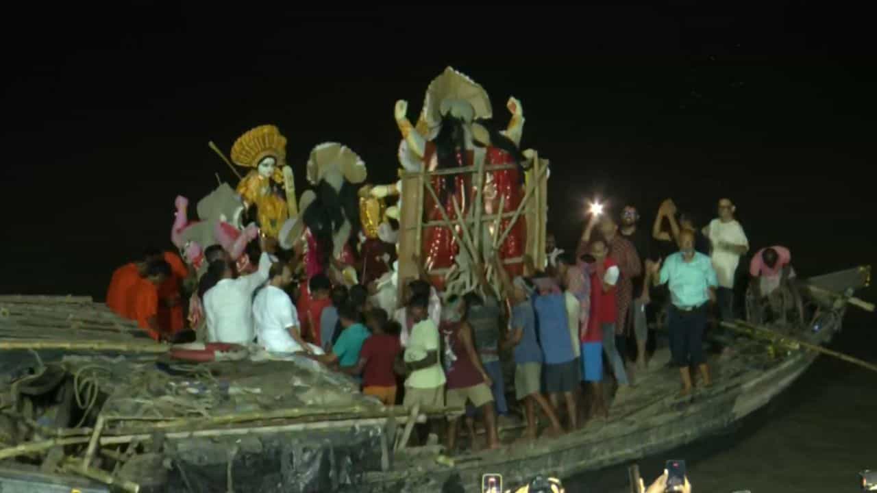 Durga Idol Immersion: ২১ থেকে ২৪ অক্টোবর, দিনরাত পরিষেবা দেওয়ার ব্যবস্থা করল পুরসভা Durga Idol Immersion: ২১ থেকে ২৪ অক্টোবর, দিনরাত পরিষেবা দেওয়ার ব্যবস্থা করল পুরসভা