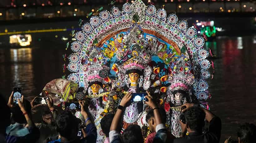 Durga Idol Immersion: বিসর্জনের শোভাযাত্রায় মর্মান্তিক দুর্ঘটনা, বিদ্যুৎস্পৃষ্ট হয়ে মৃত্যু ৩ জনের