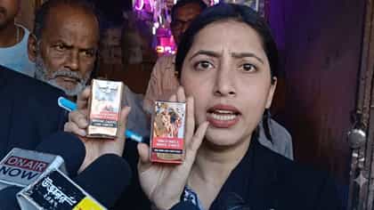 দোকানে দোকানে সস্তায় বিক্রি হচ্ছে নকল সিগারেট! চালানো হল বড়সড় অভিযান