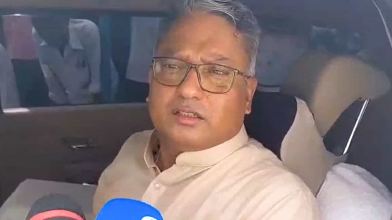 Jagannath Chatterjee: 'কাঠ খেলে তো আলমারি নির্গমন হবে', কটাক্ষ জগন্নাথের Jagannath Chatterjee: 'কাঠ খেলে তো আলমারি নির্গমন হবে', কটাক্ষ জগন্নাথের