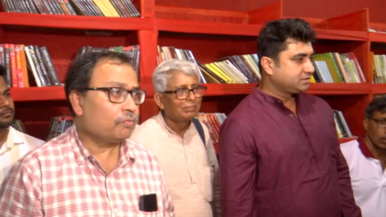 Kunal Ghosh at CPIM Book Stall: কলেজ স্ট্রিটেও কিনতে পারতাম..., বিমান বসুকে নিয়ে লেখা বই কিনতে কেন সিপিএমের স্টলেই গেলেন কুণাল ঘোষ