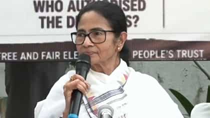 'মেজোরিটি দিয়ে পাস হয়নি', নির্বাচন কমিশনারের রক্ষাকবচ নিয়ে প্রশ্ন মমত