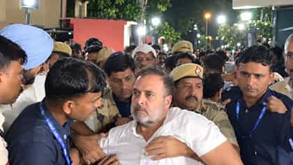 আকাশবানী থেকে টেনে বের করা হল প্রিয়াঙ্কাদের, আটক ডেরেকরাও