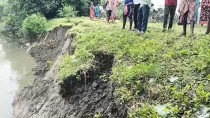 ২০০ ফুট জুড়ে ভাঙন, রাতের ঘুম উড়েছে ওদের