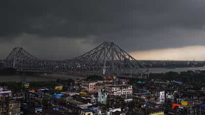 LIVE: আজ মধ্যরাতেই শুরু তাণ্ডব! এগিয়ে এল অর্ণবের ল্যান্ডফলের সময়