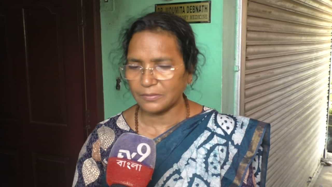 Encounter in West Bengal: 'এনকাউন্টার হলে ভালো হত...', আক্ষেপ তিলোত্তমার মায়ের Encounter in West Bengal: 'এনকাউন্টার হলে ভালো হত...', আক্ষেপ তিলোত্তমার মায়ের