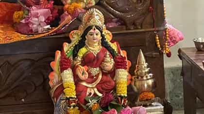মা লক্ষ্মীকে আস্ত ফল দেবেন নাকি কাটা ফল? জেনে নিন পুরাণ কী বলছে...
