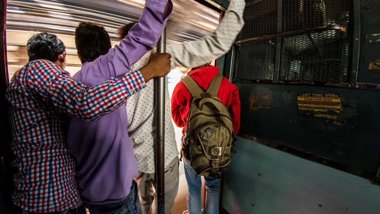 শিয়ালদহ রুটের যাত্রীদের জন্য বড় ঘোষণা, দুর্গাপুজোয় কখন কখন ট্রেন পাবেন, দেখে নিন শিয়ালদহ রুটের যাত্রীদের জন্য বড় ঘোষণা, দুর্গাপুজোয় কখন কখন ট্রেন পাবেন, দেখে নিন