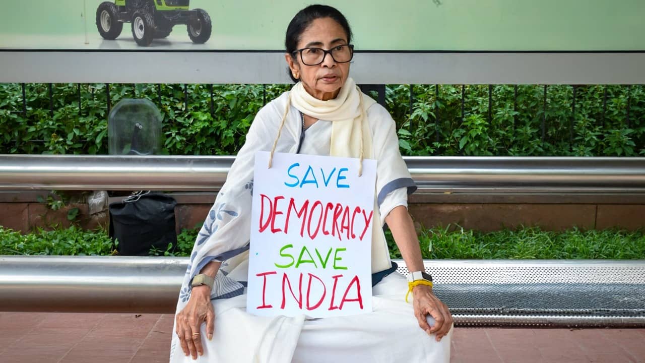 Mamata in Delhi: আজ রাতের ফ্লাইটে ফিরছেন না মমতা, সোমবার আরও বড় প্ল্যান